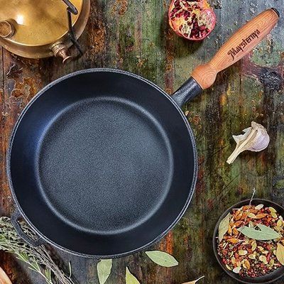 Сковородка чугунная литая 28*6 с деревянной ручкой Т306 фото