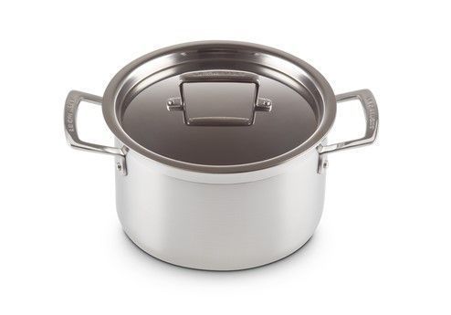 Le Creuset 3-PLY 2.3 liter saucepan with lid. Le Creuset96200624001000 photo