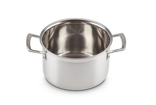 Le Creuset 3-PLY 2.3 liter saucepan with lid. Le Creuset96200624001000 photo