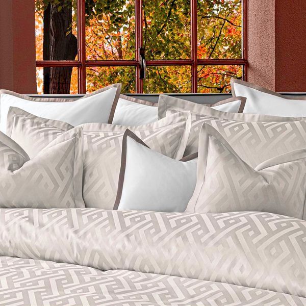 Pillowcase with Jacquard Piping and Border "Alley" QUAGLIOTTI_05824378-551 photo