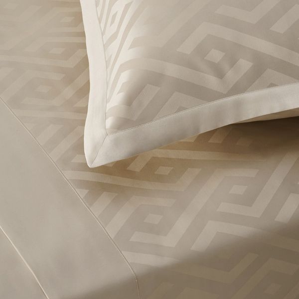 Pillowcase with Jacquard Piping and Border "Alley" QUAGLIOTTI_05824378-551 photo