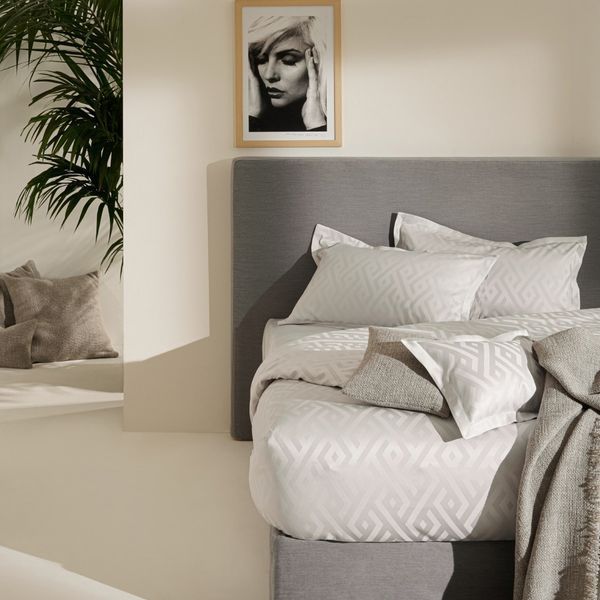 Pillowcase with Jacquard Piping and Border "Alley" QUAGLIOTTI_05824378-104 photo