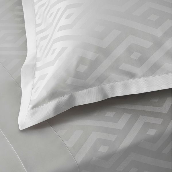 Pillowcase with Jacquard Piping and Border "Alley" QUAGLIOTTI_05824378-104 photo
