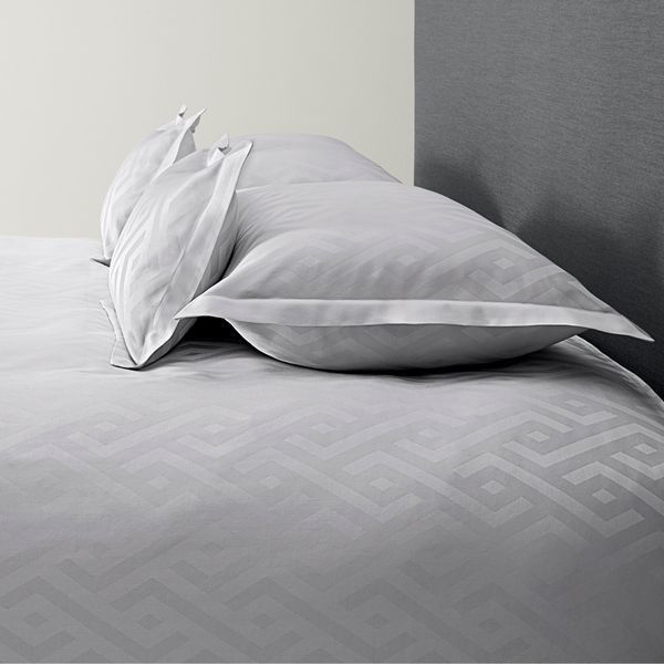 Pillowcase with Jacquard Piping and Border "Alley" QUAGLIOTTI_05824378-104 photo