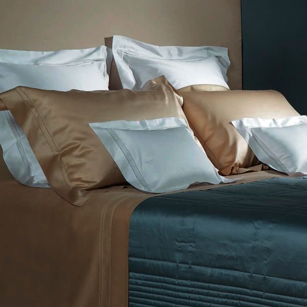 Pillowcase with Jacquard Piping and Border "Platino" QUAGLIOTTI_03513506-104 photo