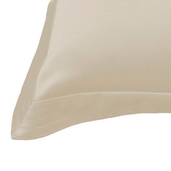 Pillowcase with Jacquard Piping and Border "Shine" QUAGLIOTTI_01150018-200 photo