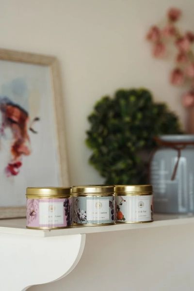 Ароматична travel свічка з квітковим ароматом і фруктовими нотами Kew aromatics Freesia, Pear Kew_aromatics_KAR160-C03_160 фото
