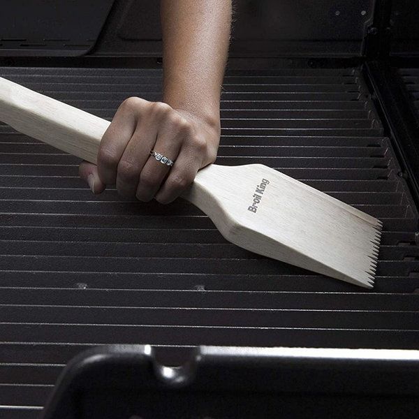 Broil King 45.8 cm wooden grill scraper LEGOURMET65335 photo