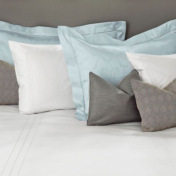 Pillowcase with Jacquard Piping and Border "Sissy" QUAGLIOTTI_05244084-000 photo